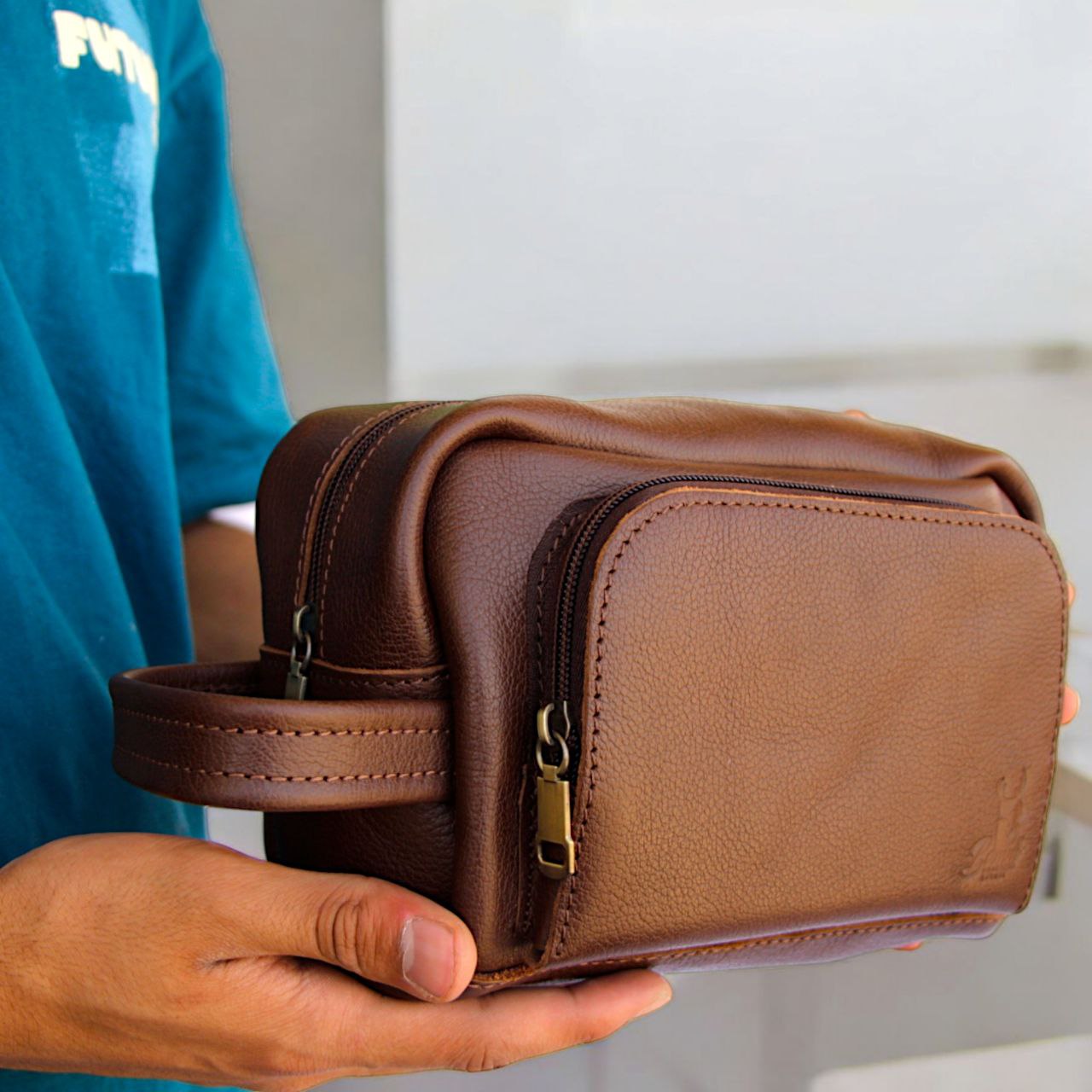 Men’s Natural Leather Hand Bag – Compact, Stylish & Multi-pocket Design