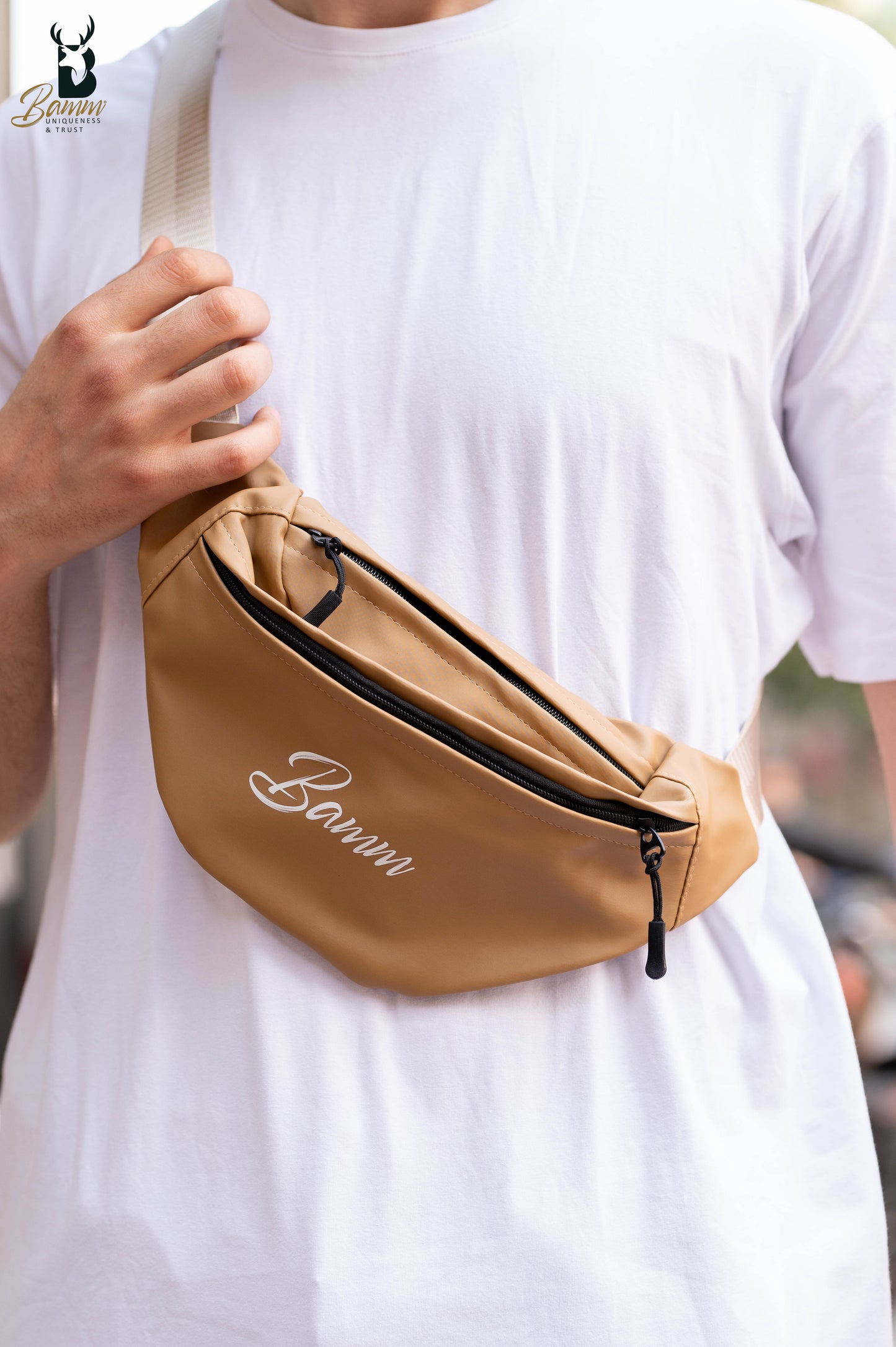 Stylish Waist Bag For Everyday Use - Adjustable Strap With Multiple Pockets .