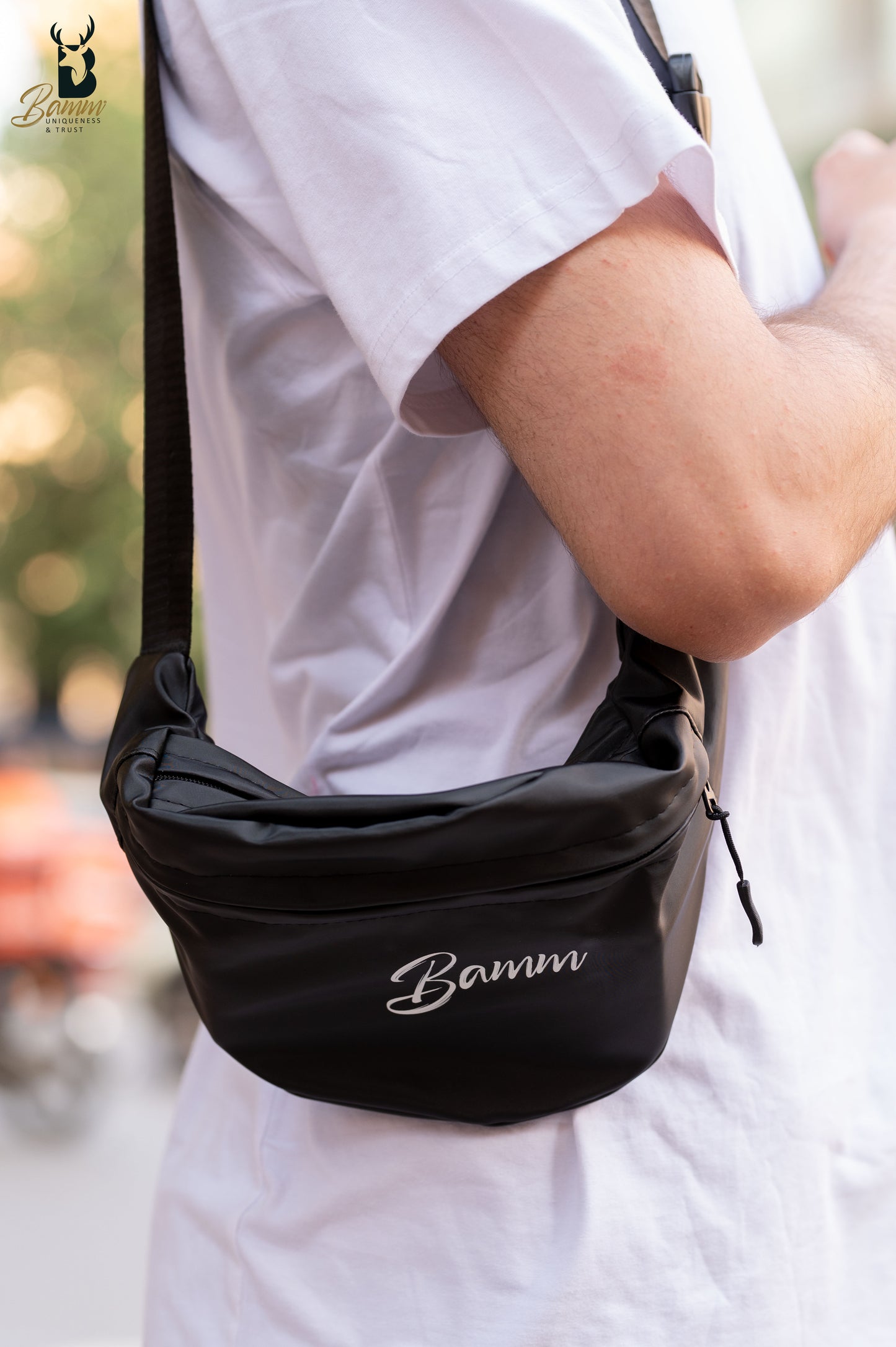 Stylish Waist Bag For Everyday Use - Adjustable Strap With Multiple Pockets .