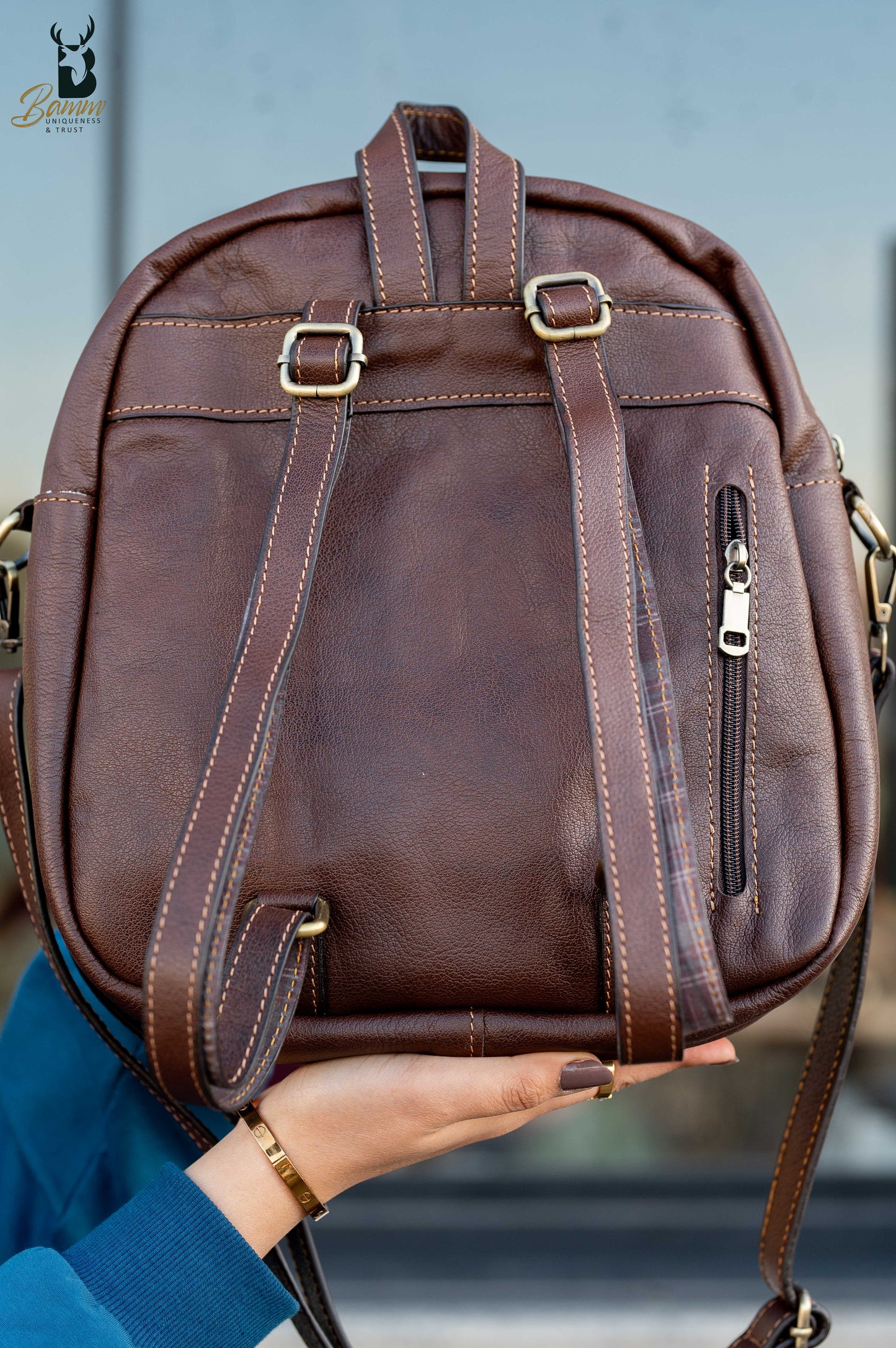 Natural Leather 2-in-1 Backpack – Wear as Crossbody or Backpack | Size 30×25×9 cm | Smart Compartments & Rust-Resistant Hardware