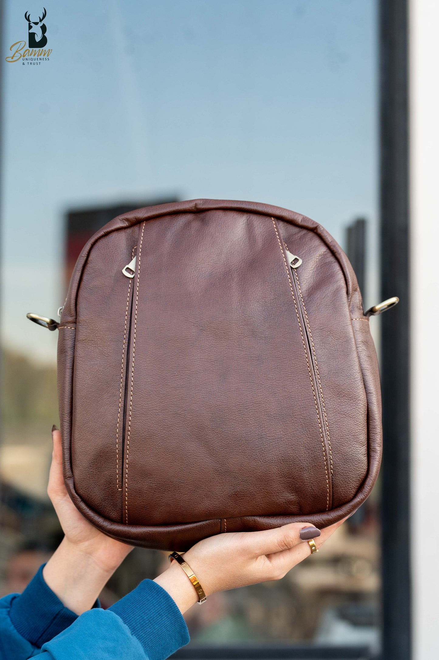 Natural Leather 2-in-1 Backpack – Wear as Crossbody or Backpack | Size 30×25×9 cm | Smart Compartments & Rust-Resistant Hardware