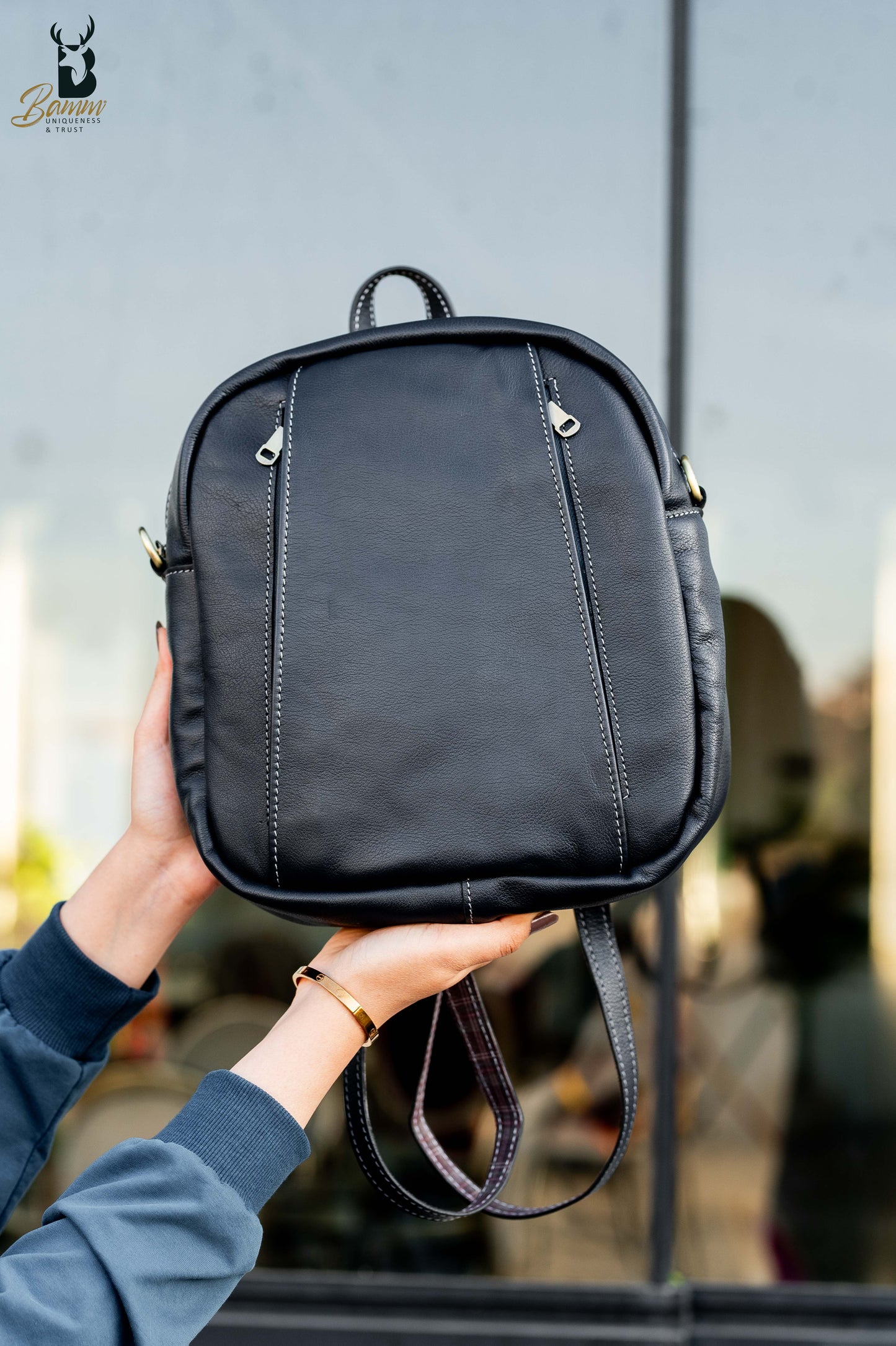 Natural Leather 2-in-1 Backpack – Wear as Crossbody or Backpack | Size 30×25×9 cm | Smart Compartments & Rust-Resistant Hardware