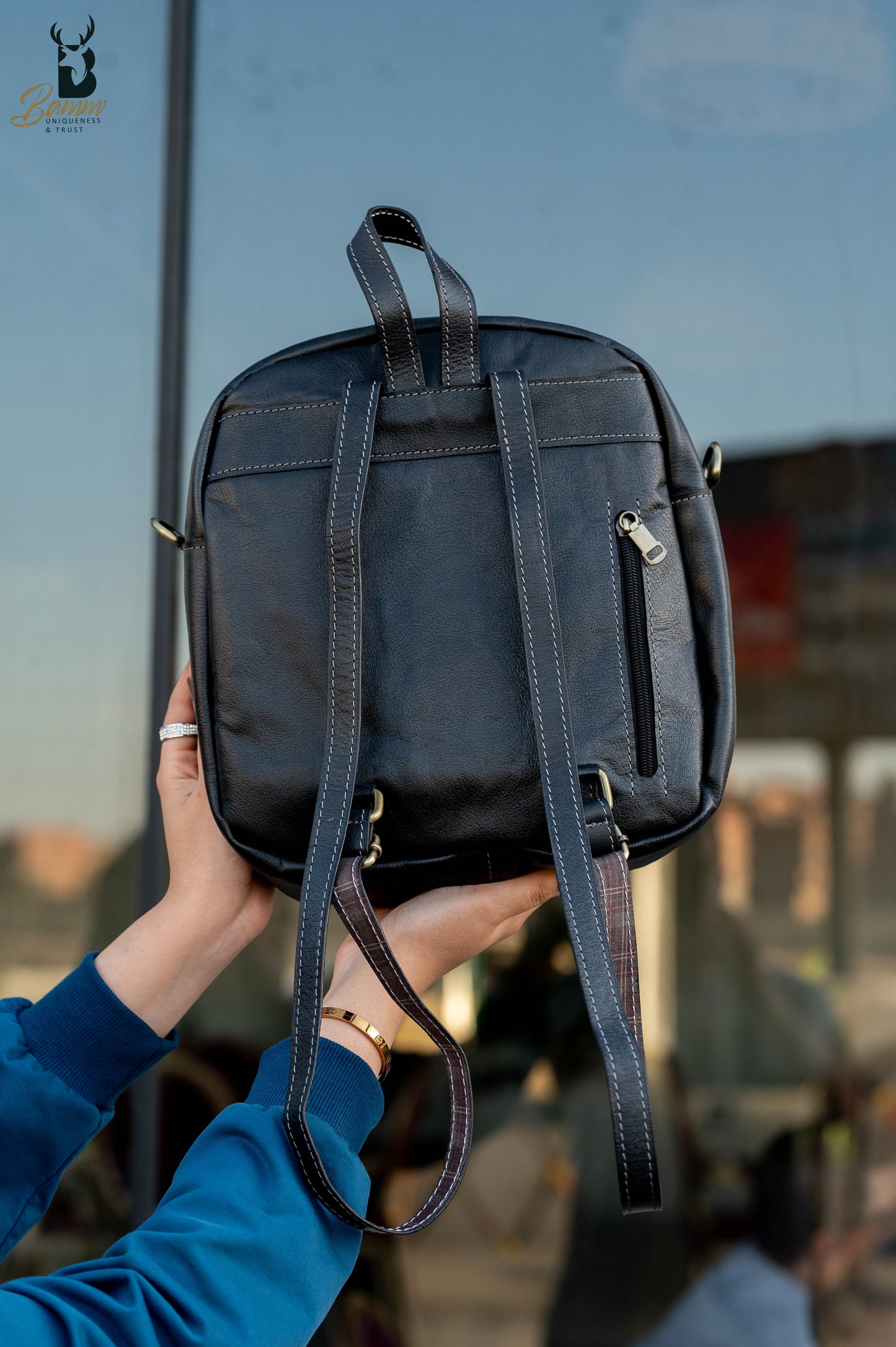 Natural Leather 2-in-1 Backpack – Wear as Crossbody or Backpack | Size 30×25×9 cm | Smart Compartments & Rust-Resistant Hardware