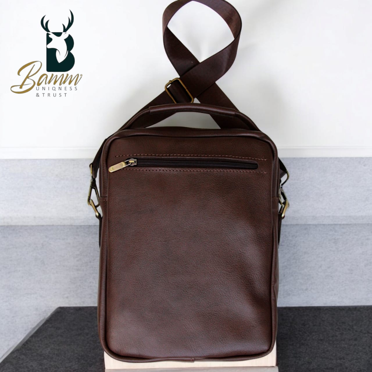 Men's Genuine Leather Handbag – Elegant & Functional Design