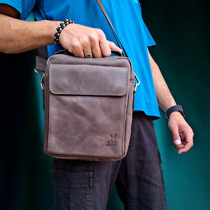 Natural Leather Men's Crossbody Bag – Premium Arizona Leather | شنطة كروس جلد طبيعي رجالي أنيقة وعملية