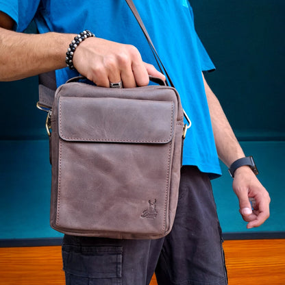 Natural Leather Men's Crossbody Bag – Premium Arizona Leather | شنطة كروس جلد طبيعي رجالي أنيقة وعملية