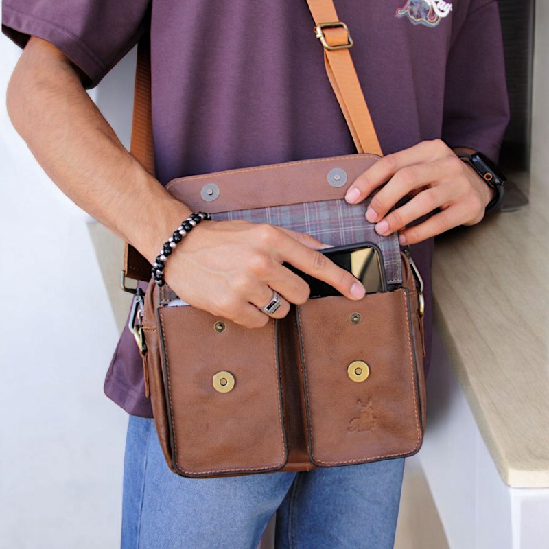 Genuine Leather Men’s Crossbody Bag – Multiple Pockets, Velvet Lining, Rust-Resistant Hardware