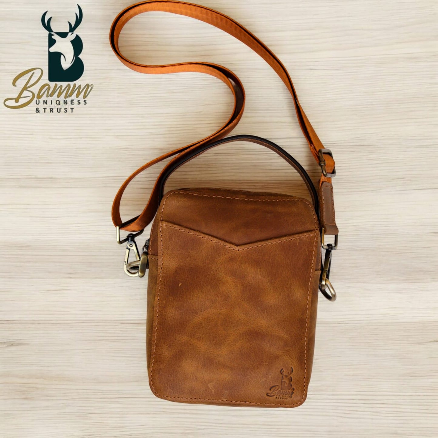 Men’s Genuine Leather Handbag – Leather – 20×15 cm – Main Zipper Compartment with Front & Back Pockets