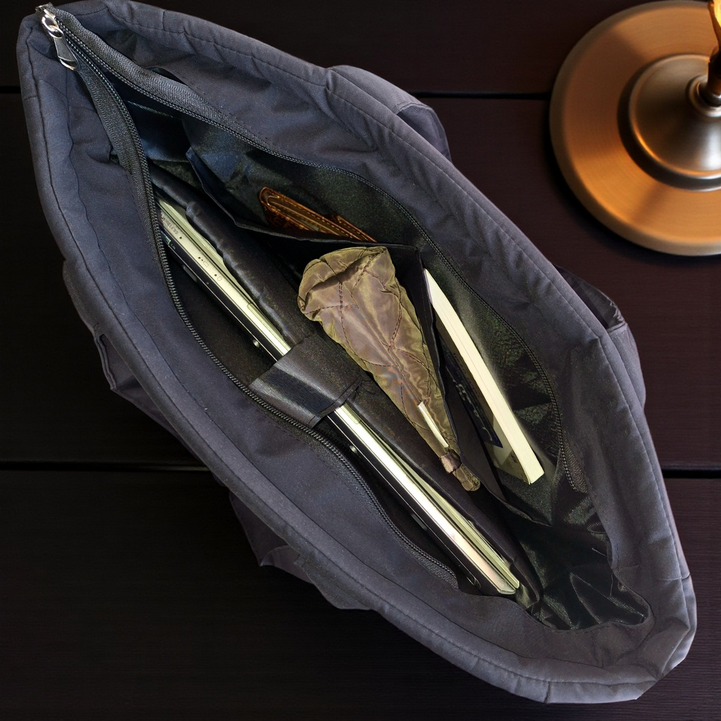 Women’s Waterproof Laptop Bag – Padded Shockproof Interior with Front Pocket & Divided Main Compartment – Size 35×37×10 cm