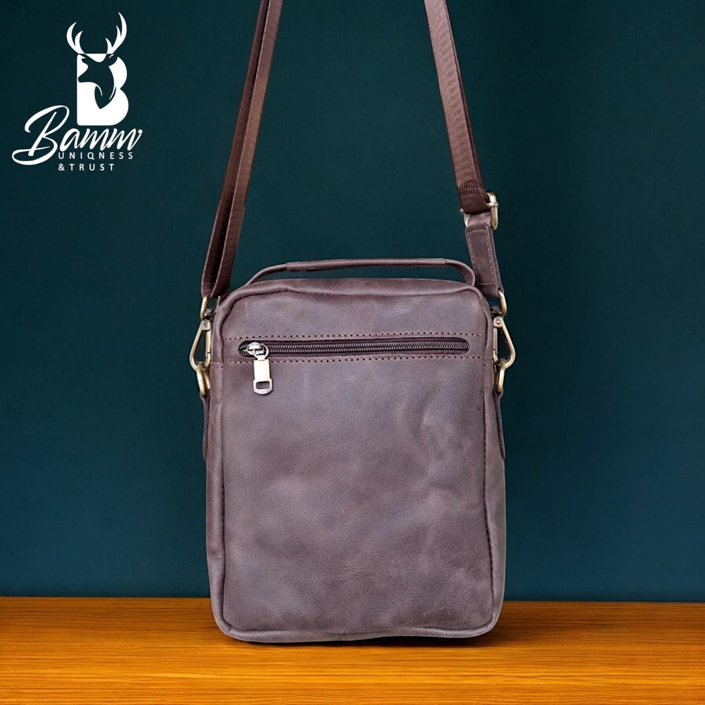 Natural Leather Men's Crossbody Bag – Premium Arizona Leather | شنطة كروس جلد طبيعي رجالي أنيقة وعملية