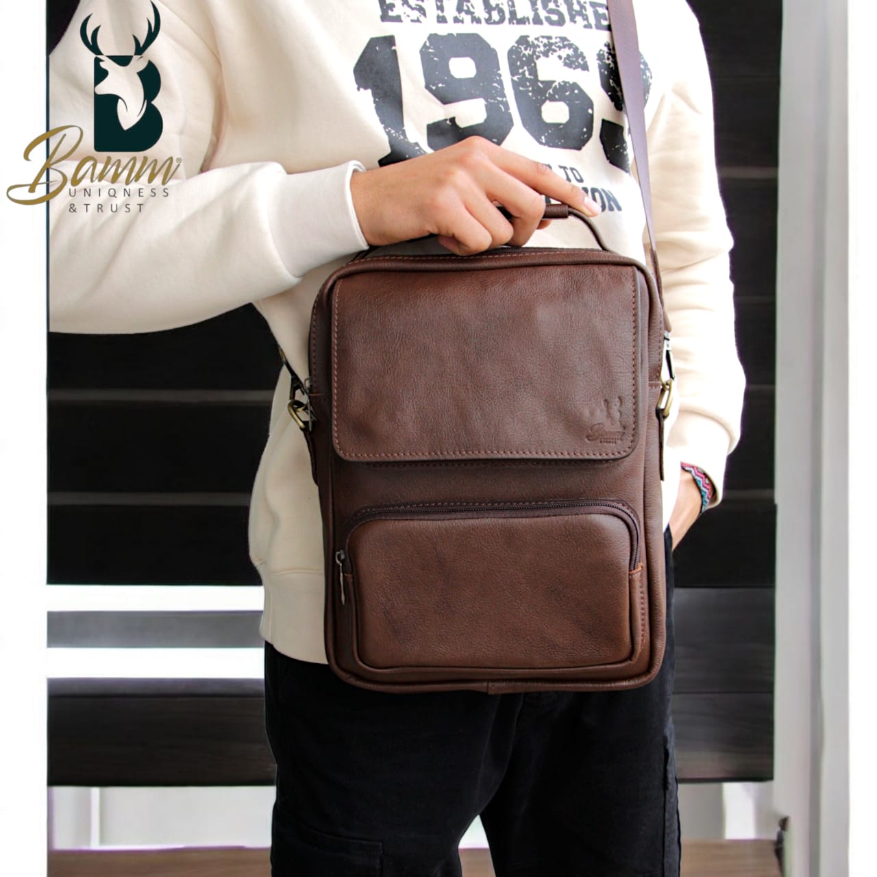 Men's Genuine Leather Handbag – Elegant & Functional Design