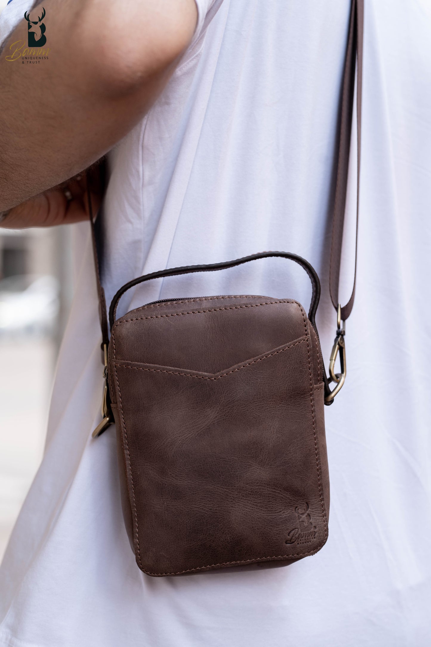 Men’s Genuine Leather Handbag – Leather – 20×15 cm – Main Zipper Compartment with Front & Back Pockets