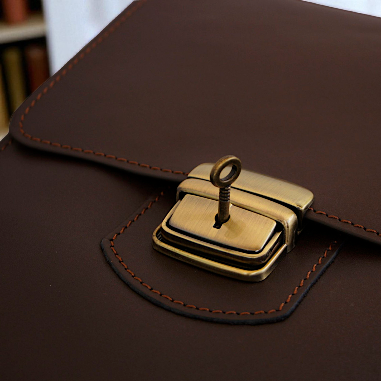 Men’s Genuine Leather Crossbody Bag with Lock & Key – Shoulder Messenger Bag 26×20×10 cm 2241 mo