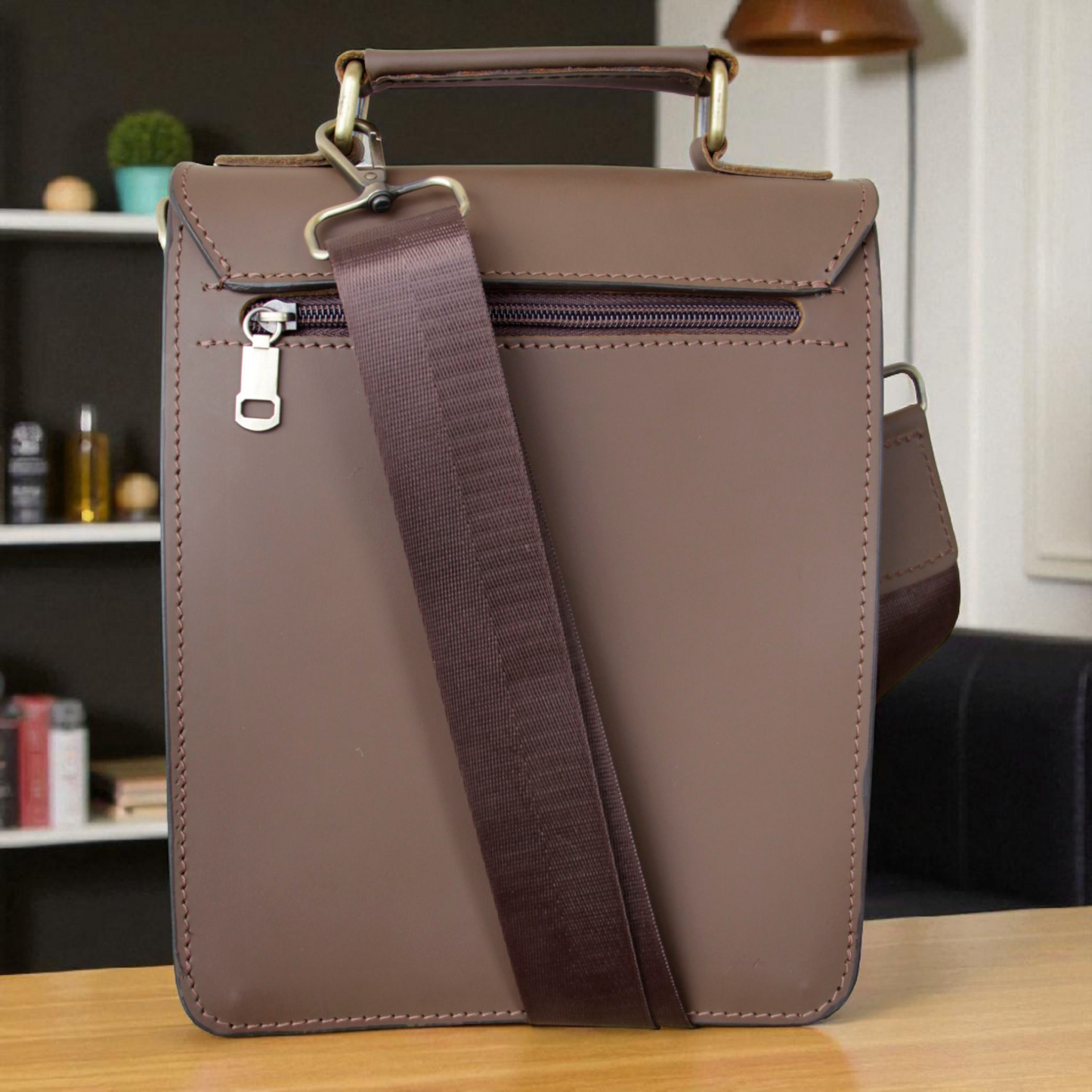 Men’s Genuine Leather Crossbody Bag with Lock & Key – Shoulder Messenger Bag 26×20×10 cm 2241 mo