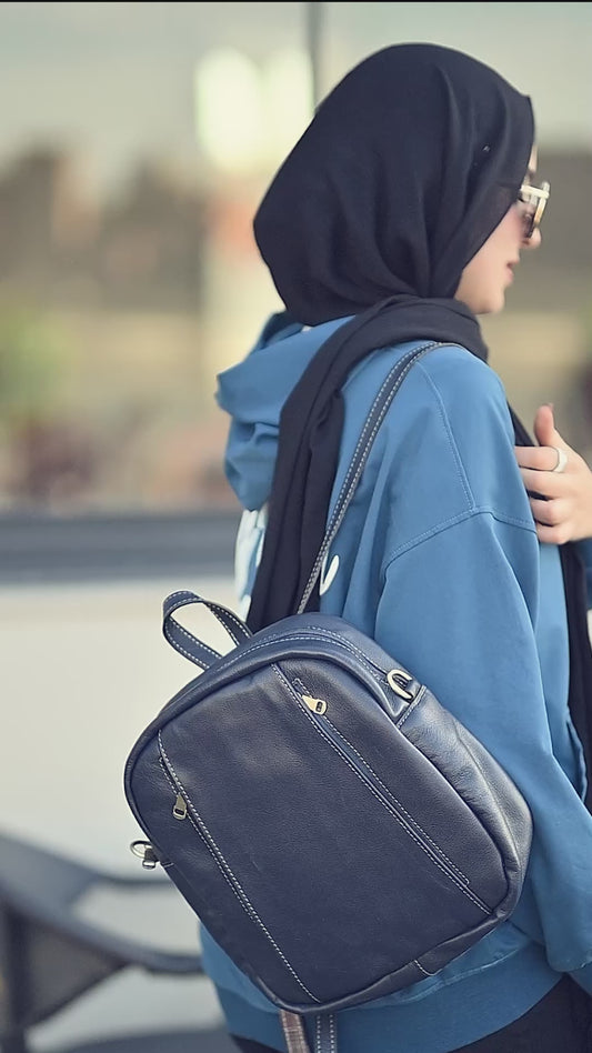 Natural Leather 2-in-1 Backpack – Wear as Crossbody or Backpack | Size 30×25×9 cm | Smart Compartments & Rust-Resistant Hardware